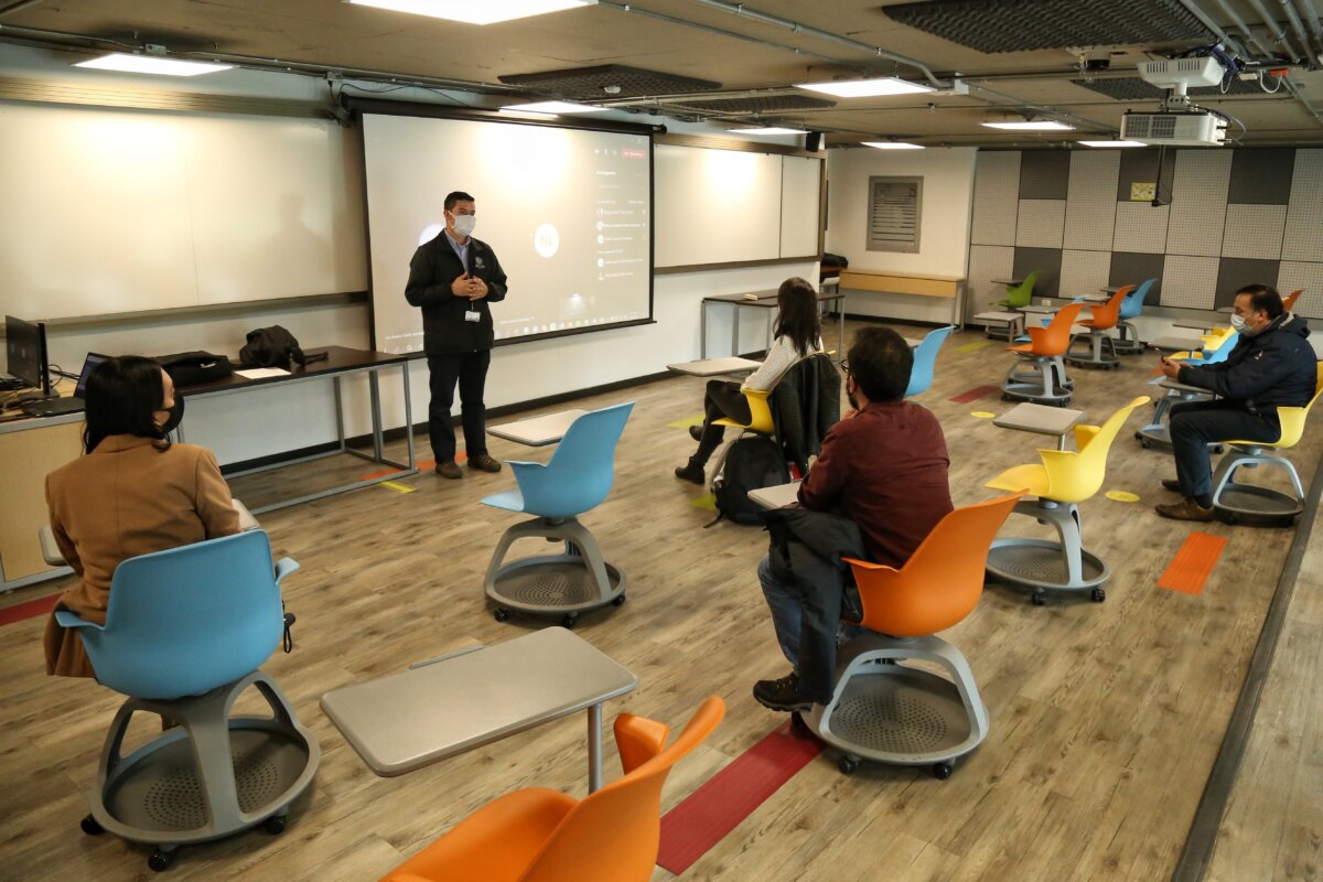 ¡Siga estudiando! China abre becas para los colombianos ¿Quiere continuar con sus estudios y no sabe donde? Pille las becas para maestrías y doctorados que le ofrece el Instituto de Tecnología en Beijing, China. Tremenda oportunidad.