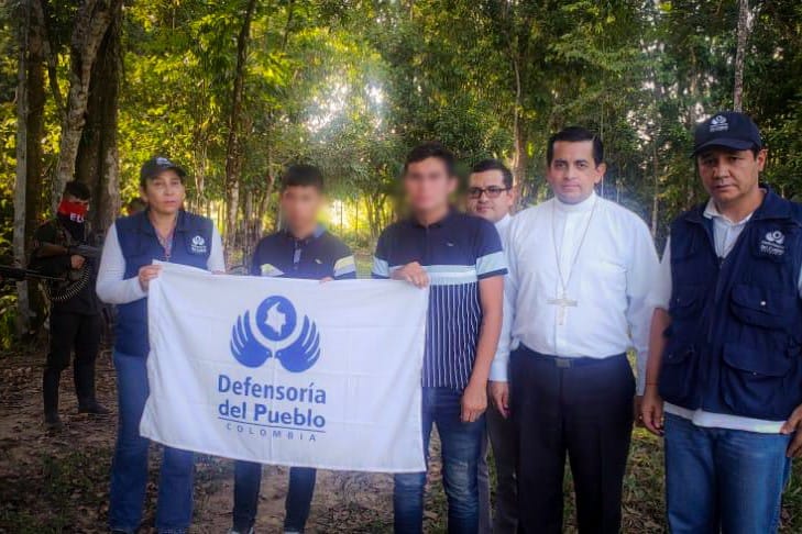 Liberan a dos adolescentes que estaban secuestrados por el Eln 1 Liberan a dos adolescentes que estaban secuestrados por el Eln El Ejército de Liberación Nacional (ELN) liberó en las últimas horas en Arauca, a dos jóvenes que tenía en su poder.