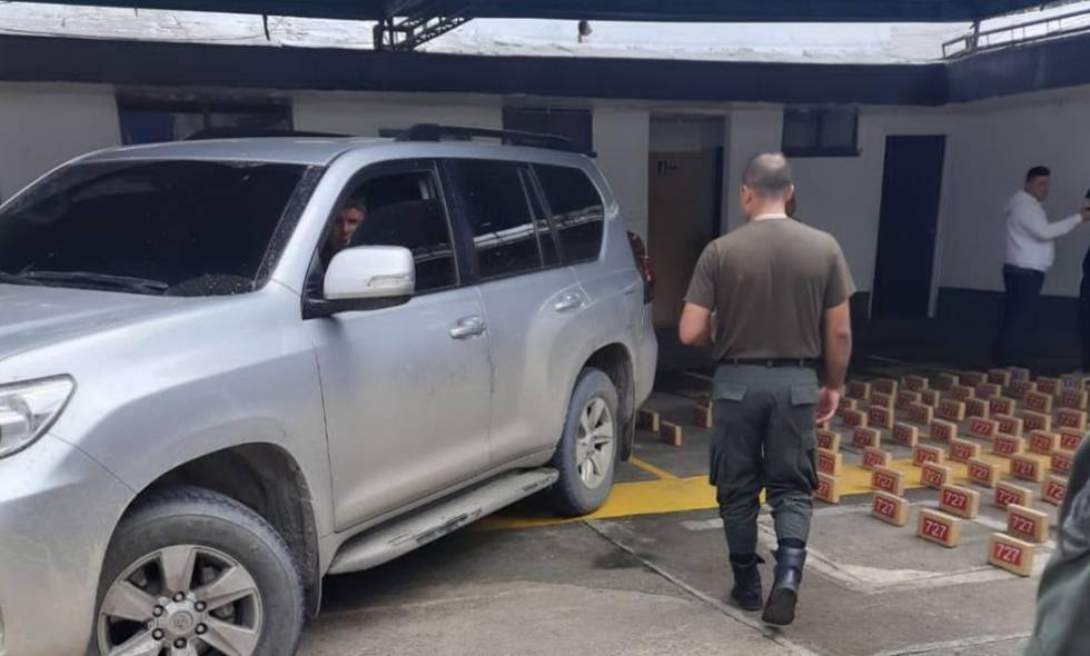 Conductor de la UNP confesó que ayudó a fugar a 'Matamba' de La Picota El conductor de la UNP, identificado como Manuel Antonio Castañeda y a quien le hallaron 160 kilos de cocaína en una camioneta de la entidad, aseguró que él mismo transportó a alias 'Matamba' el día que se fugó de la cárcel La Picota, en Bogotá.