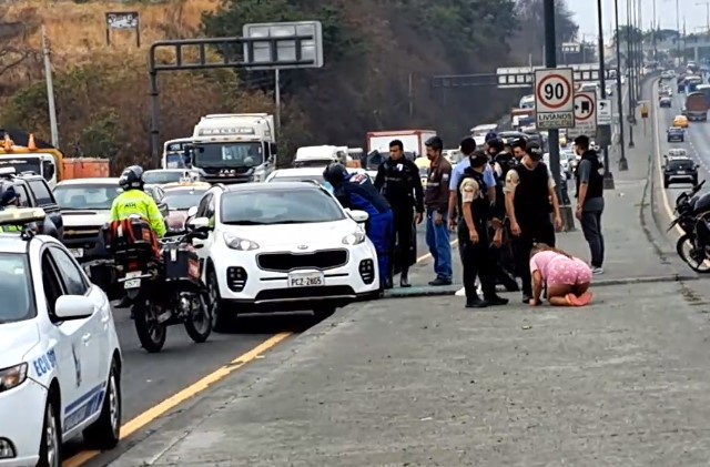 Conmoción por crimen de reconocida influenciadora saliendo del gimnasio La hermosa influenciadora Dulce Narcisa fue asesinada por unos sicarios que la abordaron justo cuando salía del gimnasio al que sagradamente asistía a cumplir su rutina de entrenamiento, ubicado en la zona de Urdesa, en la ciudad de Guayaquil (Ecuador).