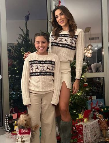 Así celebraron los famosos la Navidad Este 24 de diciembre las redes sociales se inundaron de fotografías familiares compartiendo la Navidad, los famosos no se quedaron atrás. Algunos presumieron sus regalos, los nuevos integrantes de la familia y enviaron deseos de unión a sus seguidores. 