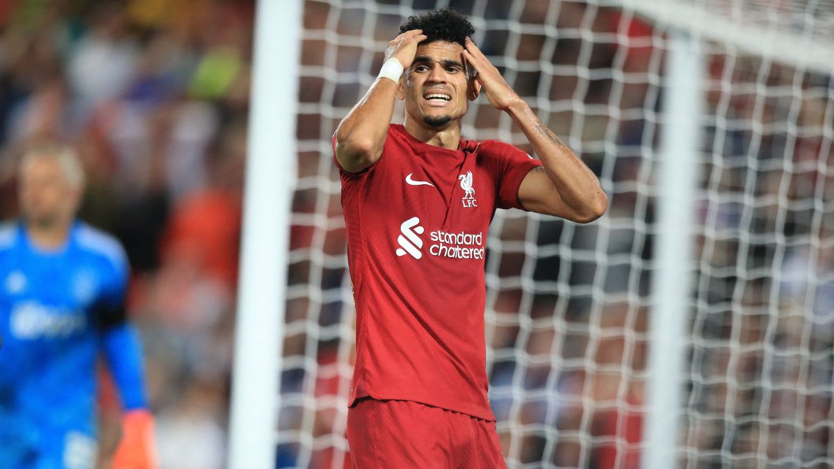 De mal en peor: Luis Díaz tuvo que ser operado Las malas noticias le siguen llegando al extremo del Liverpool, Luis Díaz, pues en las últimas horas se conoció que el colombino fue sometido a una operación en el ligamento colateral de su rodilla derecha.