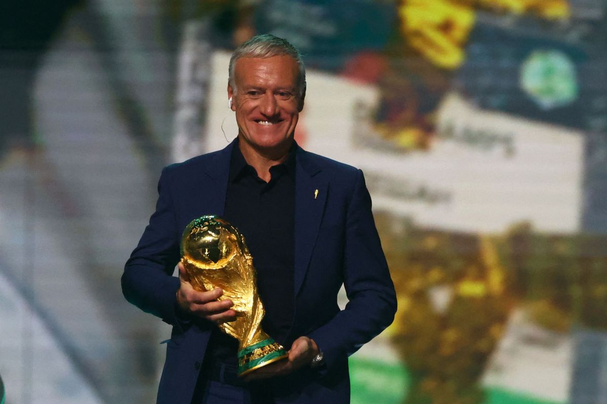 Jugadores que ahora se gozan el mundial como técnicos 6 Jugadores que ahora se gozan el mundial como técnicos Participar de un Mundial como futbolista es algo que solo le corresponde disfrutar a unos privilegiados. Sin embargo, repetir dosis mundialista como jugador y técnico, es nivel Dios, algo que solo pocos hombres han logrado. En Catar hay 9 ‘profes’ que saben como hacerlo.