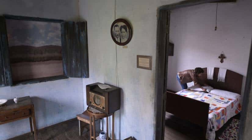 EN FOTOS: La casa en la que nació Edson Arantes do Nascimento El astro de la historia del fútbol, Edson Arantes do Nascimento, Pelé, tejió un brillante carrera en el deporte universal. Con luz propia el fútbol lo sacó de las canchas de tierra en su natal Tres Coraçoes, un pequeño municipio brasileño ubicado en el estado de Minas Gerais. Allí se conserva algo del hogar donde nació.