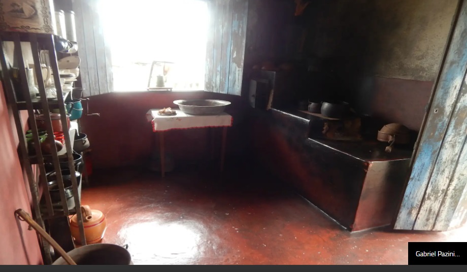 EN FOTOS: La casa en la que nació Edson Arantes do Nascimento El astro de la historia del fútbol, Edson Arantes do Nascimento, Pelé, tejió un brillante carrera en el deporte universal. Con luz propia el fútbol lo sacó de las canchas de tierra en su natal Tres Coraçoes, un pequeño municipio brasileño ubicado en el estado de Minas Gerais. Allí se conserva algo del hogar donde nació.
