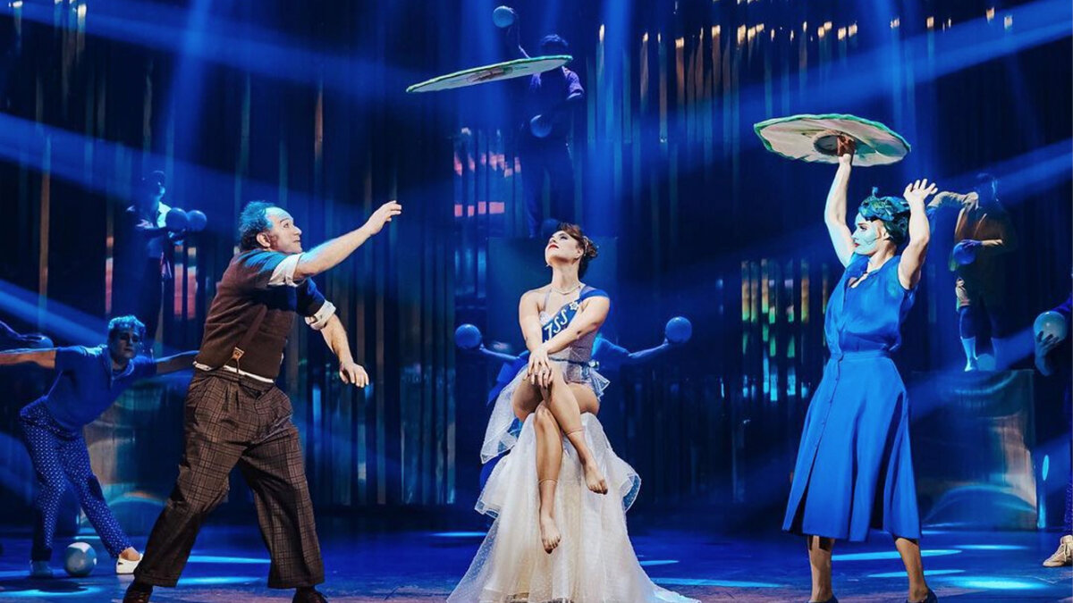 El Circo del Sol volverá a Colombia en 2023 Con su obra 'Bazzar', los colombianos podrán ver el espectáculo que el Circo del Sol le rinde a este arte, que combina acrobacias, bailarines y música, en una exigente puesta en escena.