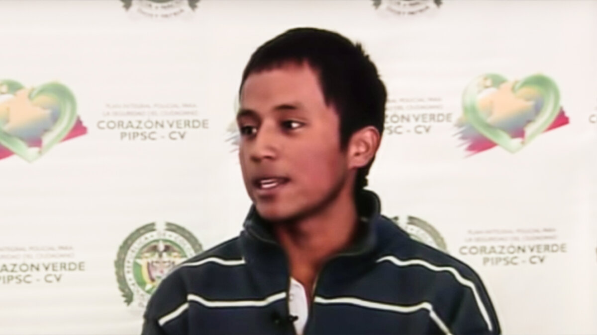 El perfil criminal de ‘Pescadito’, el asesino serial más joven del país Andrés Leonardo Achipiz Bolívar, conocido con el alias de 'Pescadito', con 28 años es considerado el asesino serial más joven del país, pues cuenta con una trayectoria criminal de 17 años y era el cabecilla de la peligrosa banda delincuencial 'Los Camilo II'.