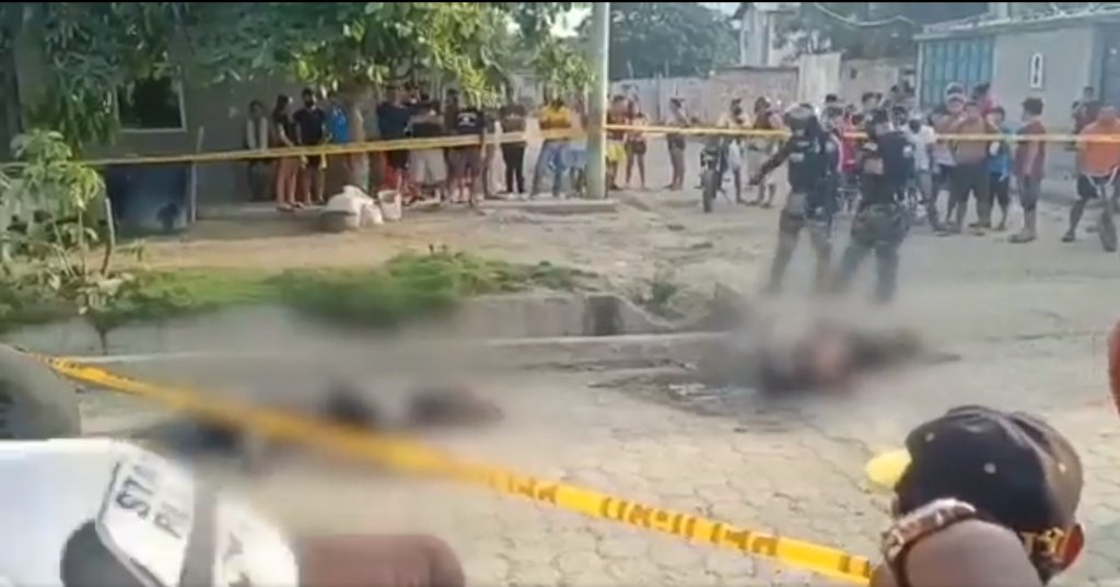 Enfurecidos ciudadanos quemaron vivo a pillo que robó un local Los ciudadanos ya están cansados de la delincuencia y prefieren hacer justicia por mano propia. Recientemente se conoció que un pillo fue quemado vivo en plena calle luego de que intentara robar un establecimiento comercial.