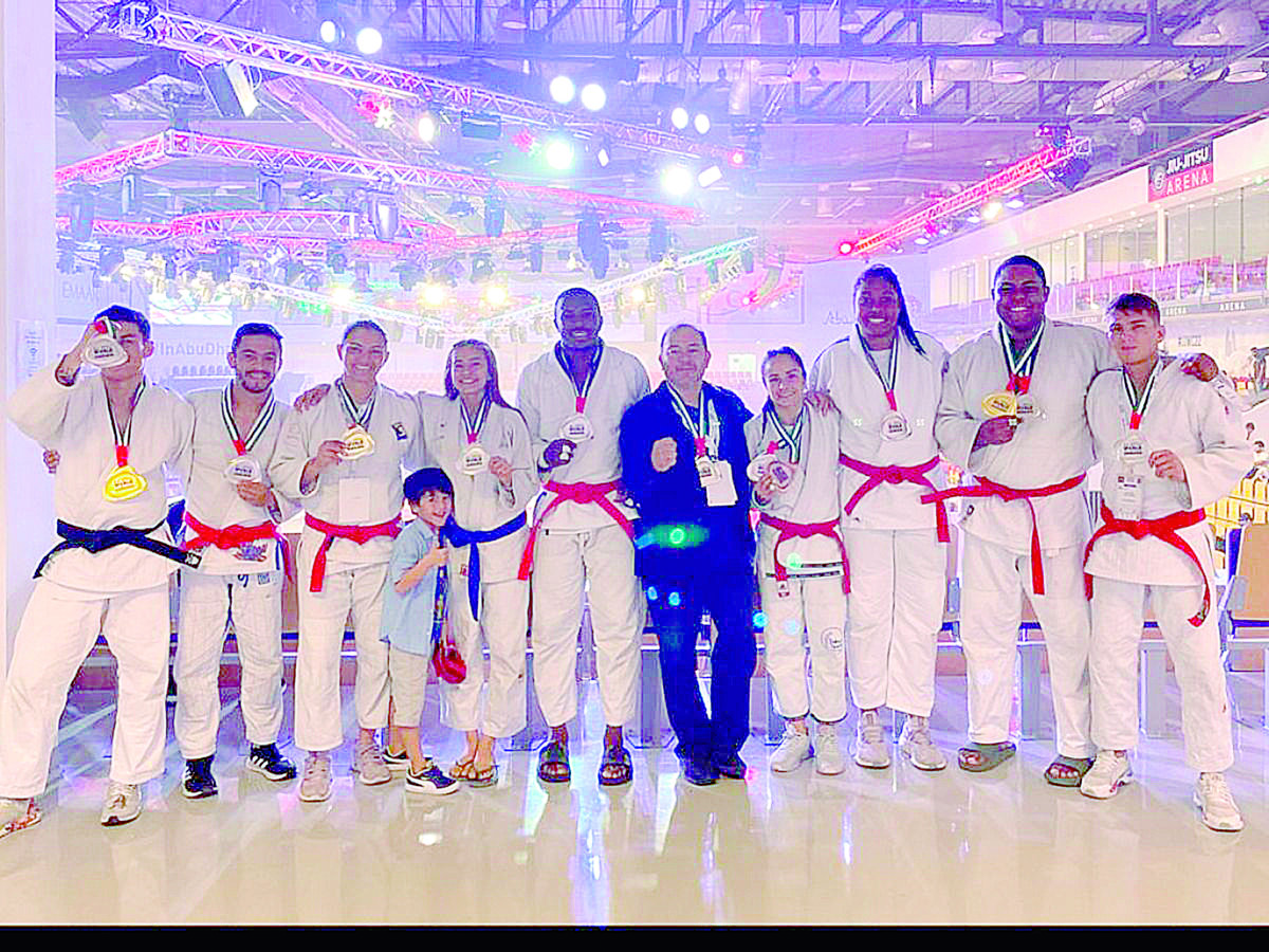 Lo mejor que nos dejó el 2022 en el deporte Esta risaraldense de 27 años se consagró este año como la mejor tiradora de arco del planeta. En la Copa Mundo de Tiro con Arco Compuesto, que se realizó en octubre pasado en México, López le ganó la final a la británica Ella Gibson, de esta manera conquistó su séptimo título en esta disciplina; ninguna ha logrado tal registro. Debido a este logro, el libro de los Guiness Récord la incluyó en el libro de la edición 2023. Pero eso no es todo, es dueña de 12 récords mundiales.