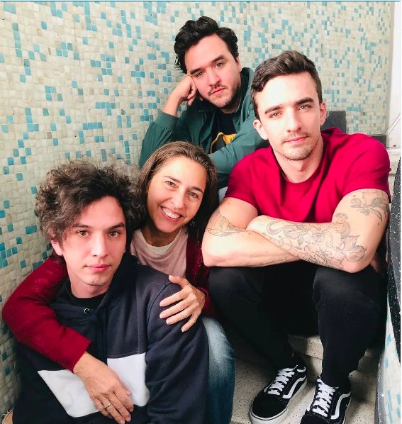 Madre e hija estarían detrás de homicidio de actor mexicano y su familia El actor Andrés Tirado, su hermano y su tío, fueron hallados muertos al interior de una vivienda en Ciudad de México (México) este 18 de diciembre y desde entonces el triple homicidio ha causado conmoción a nivel internacional por la forma en la que los tres hombres fueron ultimados.