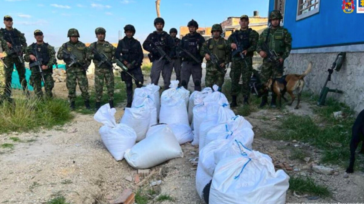 Más de una tonelada de explosivos fue incautada en Usme En las últimas horas, las autoridades lograron incautar más de una tonelada de explosivo anfo en un lote ubicado en el barrio Villa Anita, de la localidad de Usme, sur de Bogotá.