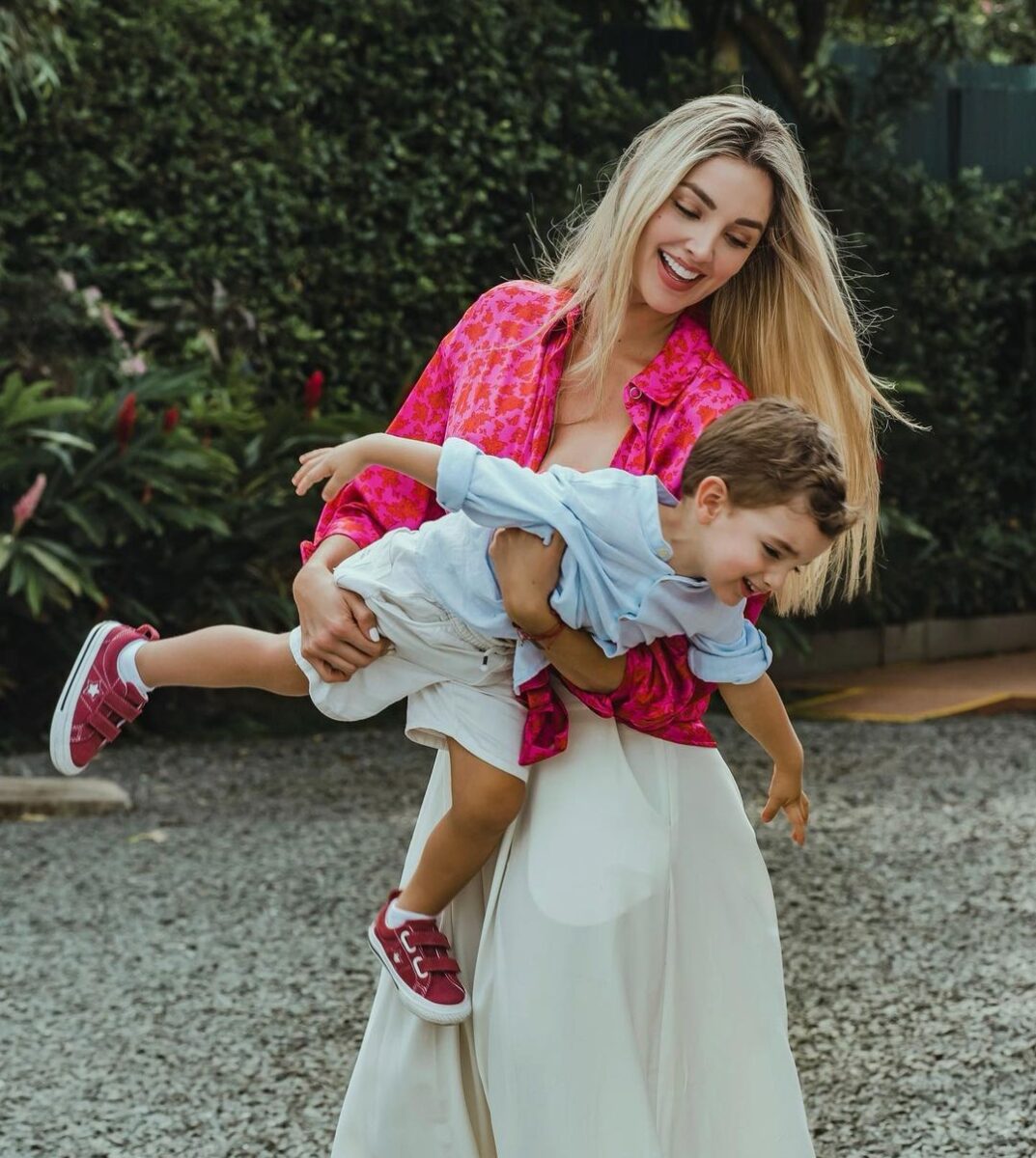Melina Ramírez confesó por primera vez lo duro que fue convertirse en madre soltera La bella presentadora Melina Ramírez salió en la última edición de la revista ‘Don Juan’, en donde la entrevistaron al igual que a Carolina Cruz, y allí ella también habló de su vida profesional y privada, cómo fue que se enamoró de su ex, Mateo Carvajal, y por qué terminó su relación.