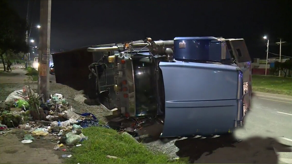 Microsueño causó grave accidente de tránsito en Bogotá En el sector de La Aurora, en la localidad de Usme, se presentó un aparatoso accidente de tránsito, presuntamente, luego de que el conductor fuera víctima de un microsueño, producto del agotamiento por una larga jornada de trabajo en las carreteras del país.