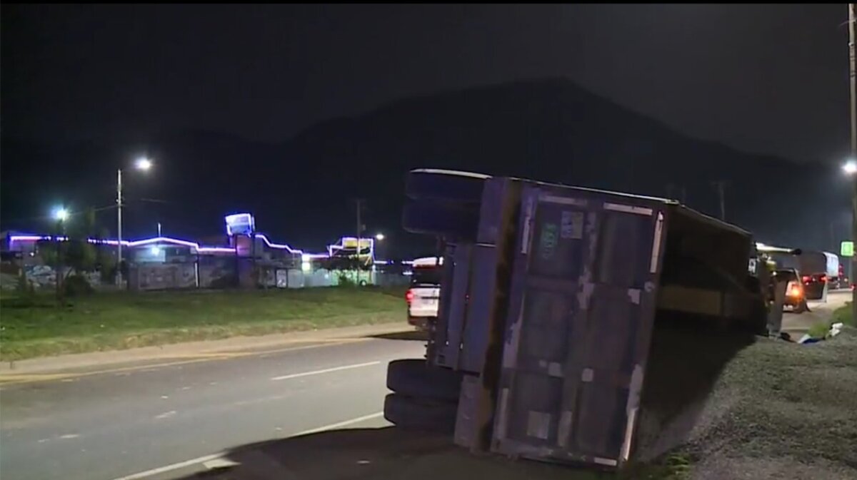 Microsueño causó grave accidente de tránsito en Bogotá En el sector de La Aurora, en la localidad de Usme, se presentó un aparatoso accidente de tránsito, presuntamente, luego de que el conductor fuera víctima de un microsueño, producto del agotamiento por una larga jornada de trabajo en las carreteras del país.