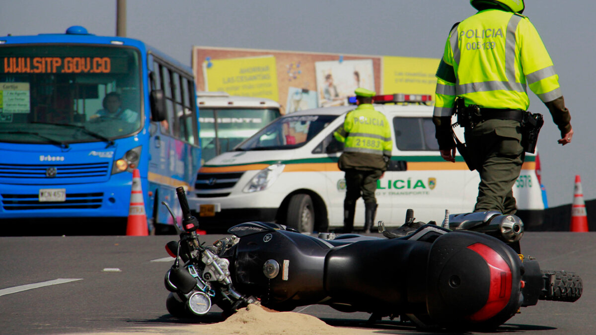 Moteros, prevengan accidentes en carretera con estos consejos Los moteros son las principales víctimas en las carreteras del país, por eso en esta temporada de final de año le brindamos varios consejos para que los aplique o se los pase a un colega que esté pensando en viajar con su moto por las vías de Colombia.