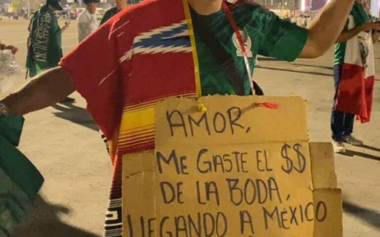 Se gastó todo el dinero de su boda para asistir al Mundial 3 Se gastó todo el dinero de su boda para asistir al Mundial El hincha contó que asistir a un Mundial era uno de sus sueños, por lo que tuvo que gastarse sus ahorros que estaban destinados para su matrimonio. “Al día de hoy estoy cumpliendo. El próximo año yo tenía programada mi boda. Tenía muchos ahorros, los cuales, como aquí está muy caro, ya me los ha gastado”, contó.