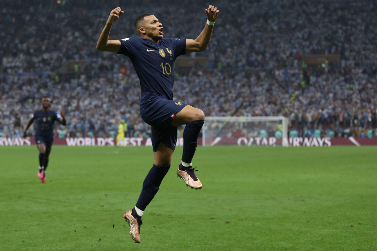 "No se puede hacer peor", Mbappé emberracado en el entretiempo del final del Mundial Kylian Mbappé, como muchos otros hinchas, quería ganar la Copa del Mundo en Catar, pero ese sueño le fue arrebatado por su compañero del PSG, Lionel Messi, y su combo.