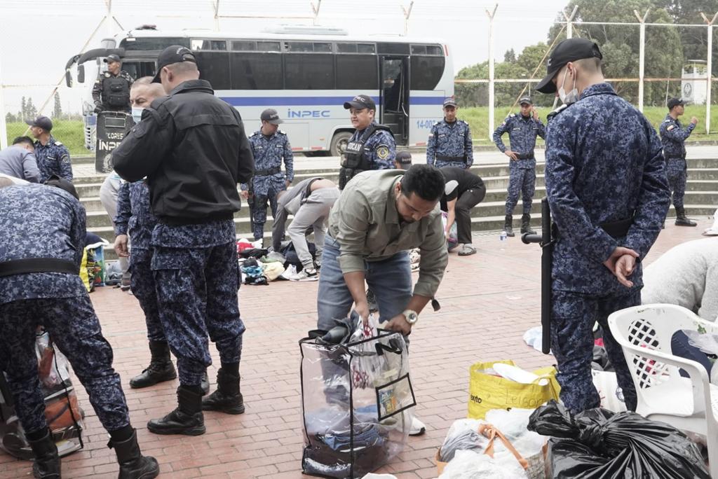 Operativo sorpresa en La Picota: grupo especial revisa las irregularidades En la mañana de hoy, un equipo especial de seguridad se tomó varios pabellones de la cárcel Picota en Bogotá.