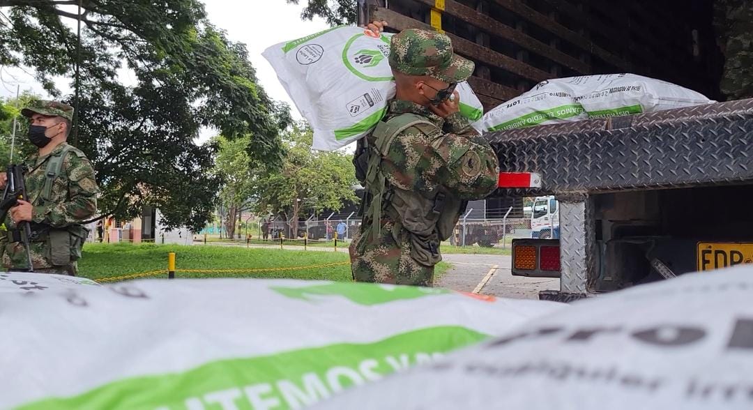 Petro busca acabar con la bienestarina El presidente Gustavo Petro le pidió al Instituto Colombiano de Bienestar Familiar (ICBF) detener la compra de la famosa bienestarina, uno de los alimentos con el que crecieron cientos de colombianos.