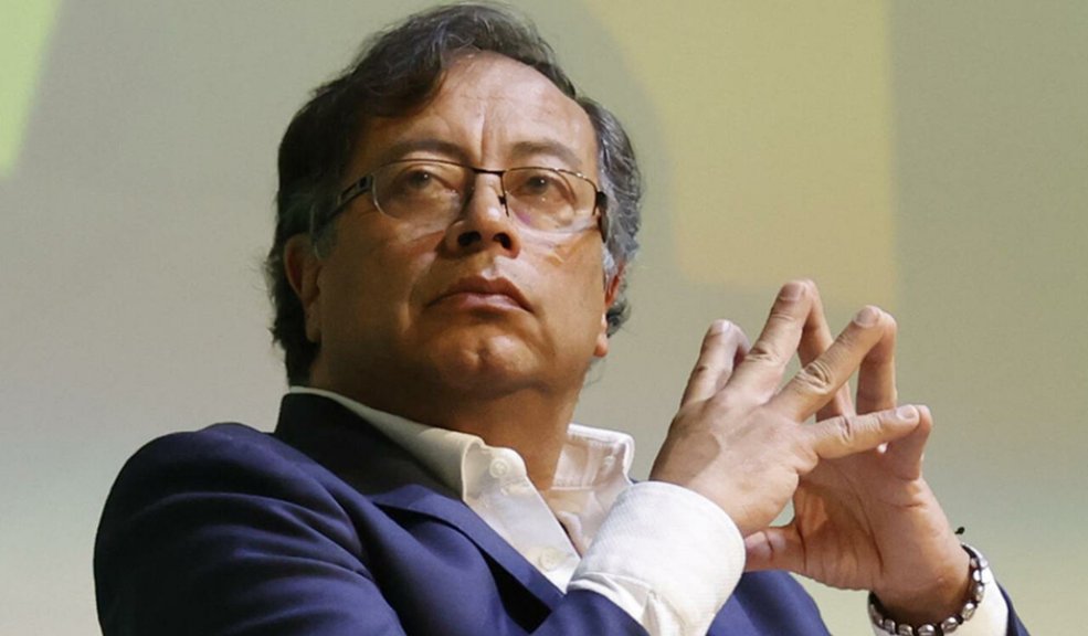 Petro pidió a los alcaldes suspender actos donde exista maltrato animal 8 Petro pidió a los alcaldes suspender actos donde exista maltrato animal Tras la decisión del Ministerio del Trabajo sobre suspender las corridas en la feria taurina de Cali, el presidente Gustavo Petro aprovechó para pedirle a los alcaldes del país suspender actos donde exista maltrato animal.