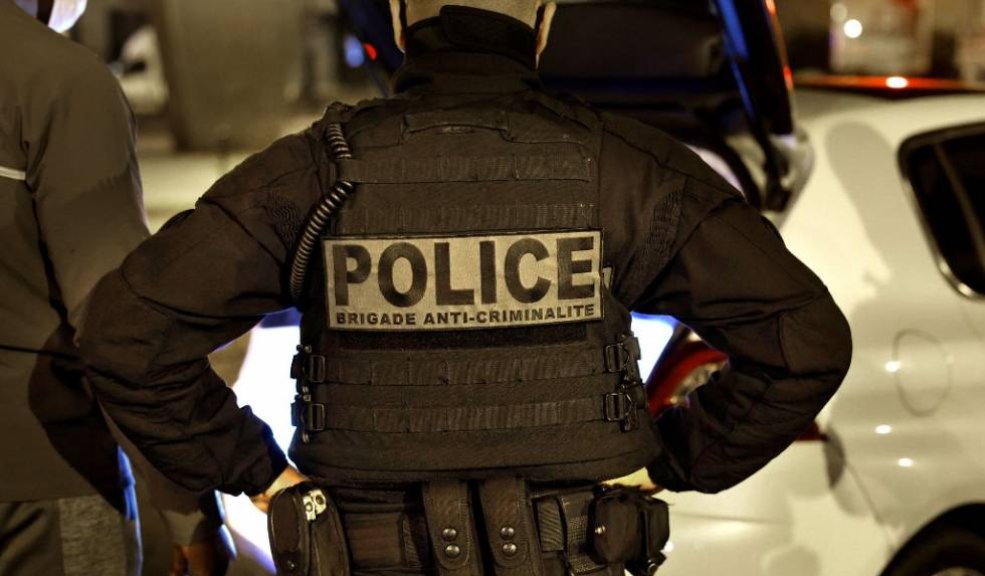Cinco colombianos a la cárcel por protagonizar millonario robo en Francia Cinco colombianos fueron detenidos en Luxemburgo y luego encarcelados en Francia por el robo de material médico en una policlínica en la ciudad de Nancy. El valor de estos implementos es un millón de euros (más de 5 mil millones de pesos).