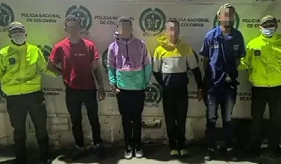 Frenazo a 'Los Ratones', descarada banda que robaba motos y pedía rescate 5 Frenazo a 'Los Ratones', descarada banda que robaba motos y pedía rescate La Policía logró desarticular la banda conocida como 'Los Ratones', quienes se dedicaban a robar motos en Soacha y luego llamaban a sus víctimas para pedirles billete como recompensa.