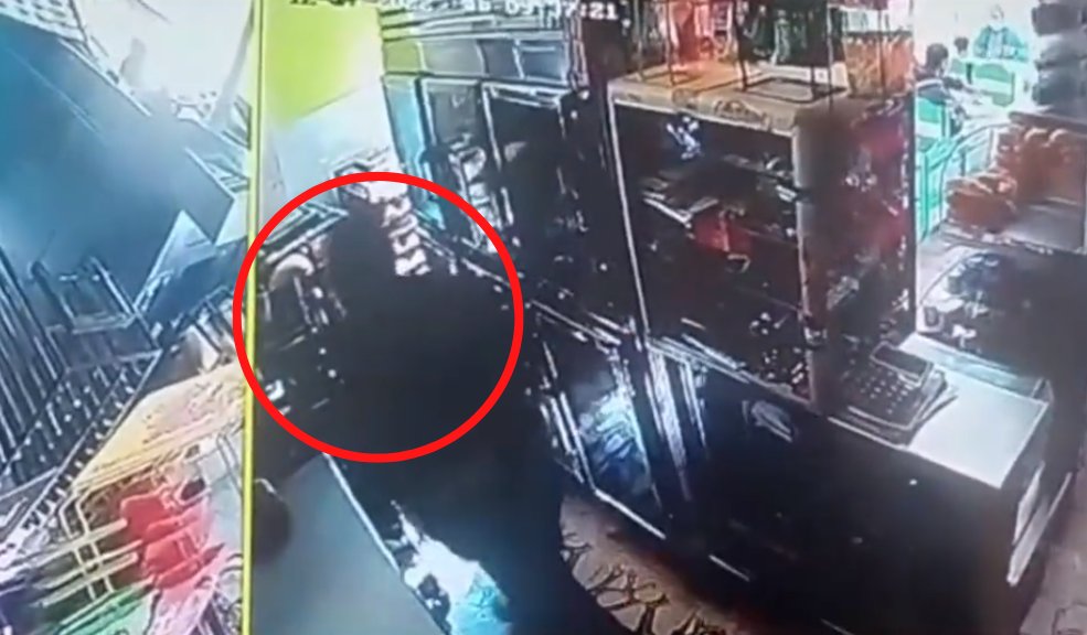 Ladrón vestido de panadero se robó más de 3 millones en Ciudad Bolívar Nuevamente los delincuentes al acecho, esta vez se registró un robo por parte de supuesto panadero, quien se llevó más de tres millones de pesos de un establecimiento en el barrio La Isla, localidad de Ciudad Bolívar.