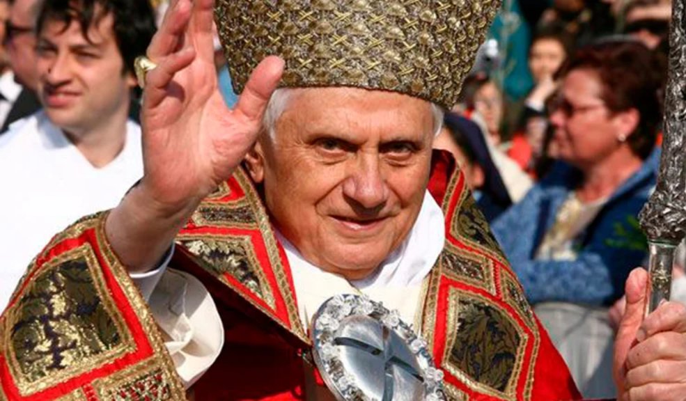 A sus 95 años, murió Benedicto XVI 2 A sus 95 años, murió Benedicto XVI El papa emérito Benedicto XVI murió este sábado en el monasterio Mater Ecclesiae del Vaticano.