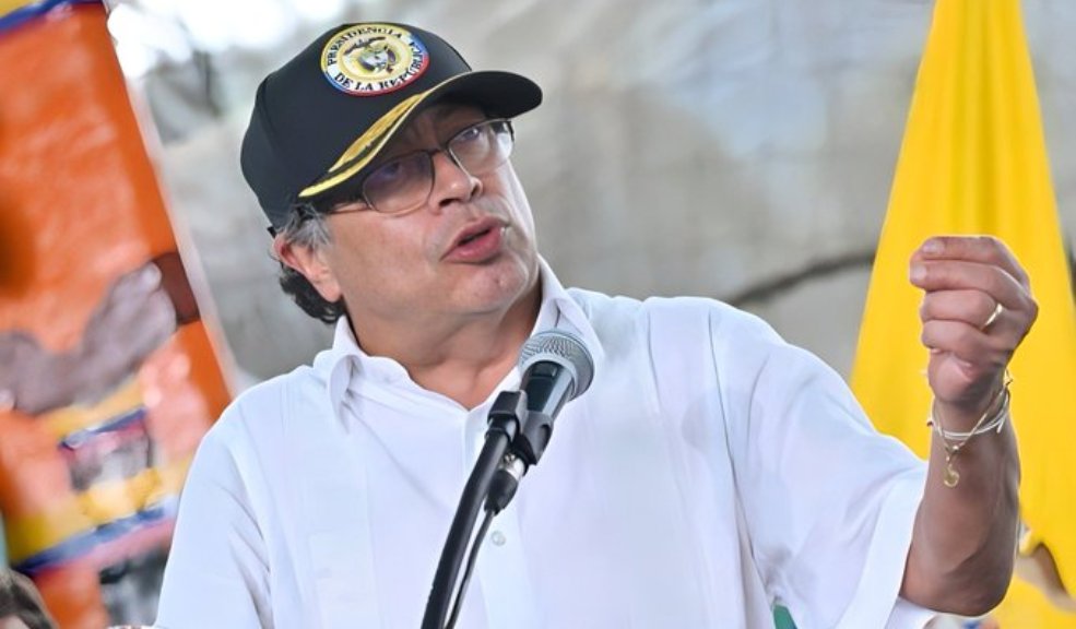 Presidente Petro propone continuar con los cultivos de coca ¿por qué? 4 Presidente Petro propone continuar con los cultivos de coca ¿por qué? El presidente Gustavo Petro habló sobre los cultivos de coca en medio de una asamblea de organizaciones cocaleras en el Catatumbo, allí planteó continuar con los cultivos hasta que la sustitución para los campesinos sea cada vez mayor y vean la rentabilidad.