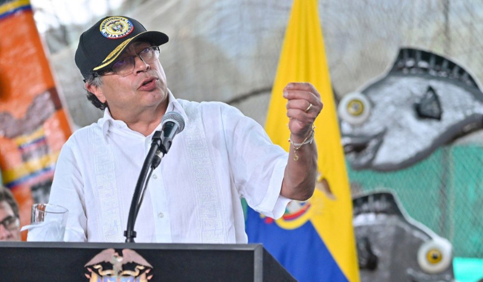 "El peso colombiano se cayó porque los dólares de la cocaína no entran", Petro Durante un discurso público realizado en el Tarra, Norte de Santander, el presidente Gustavo Petro presento una curiosa explicación sobre la pregunta del porqué se ha devaluado el peso colombiano.