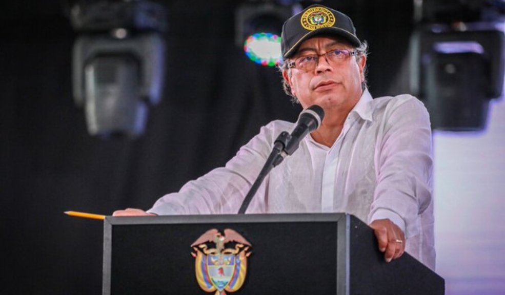 "El peso colombiano se cayó porque los dólares de la cocaína no entran", Petro 8 "El peso colombiano se cayó porque los dólares de la cocaína no entran", Petro Durante un discurso público realizado en el Tarra, Norte de Santander, el presidente Gustavo Petro presento una curiosa explicación sobre la pregunta del porqué se ha devaluado el peso colombiano.
