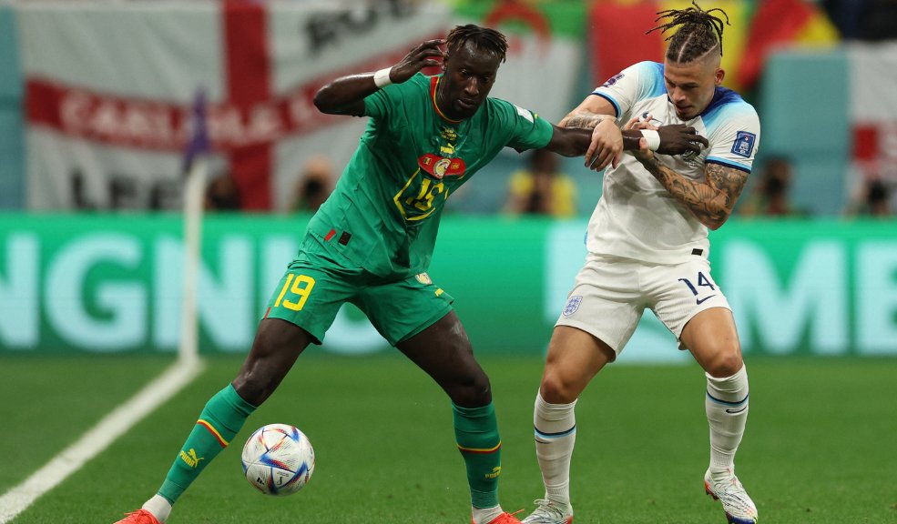 Senegal se despide del Mundial tras derrota ante Inglaterra 7 Senegal se despide del Mundial tras derrota ante Inglaterra Cuando peor la estaban pasando, aparecieron el juvenil Jude Bellingham y el capitán Harry Kane para liderar a Inglaterra a golear a Senegal 3-0 el domingo y clasificar a cuartos de final de Catar-2022, donde se topará con Francia.
