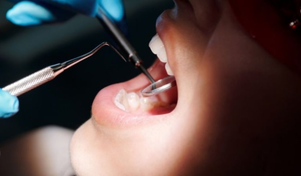 ¡Insólito! odontólogas son condenadas por sacarle 10 dientes a un niño 8 ¡Insólito! odontólogas son condenadas por sacarle 10 dientes a un niño Una práctica odontológica terminó con la carrera profesional de 2 mujeres en Argentina, luego de ser condenadas por sacarle 10 dientes a un niño sin necesidad.