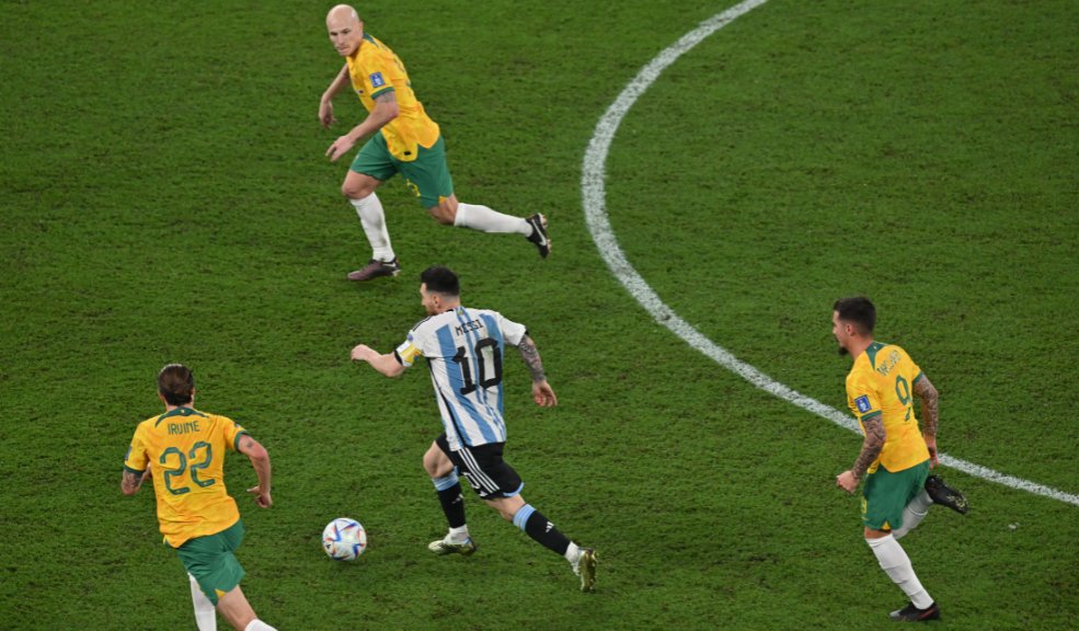La Argentina de Messi y su combo, a cuarto de final Argentina&nbsp;sufrió en los instantes finales pero pudo ganar 2-1 a Australia y se clasificó a cuartos de final del Mundial de Catar-2022, guiado de nuevo por un tanto inicial de Lionel Messi, este sábado en Doha.