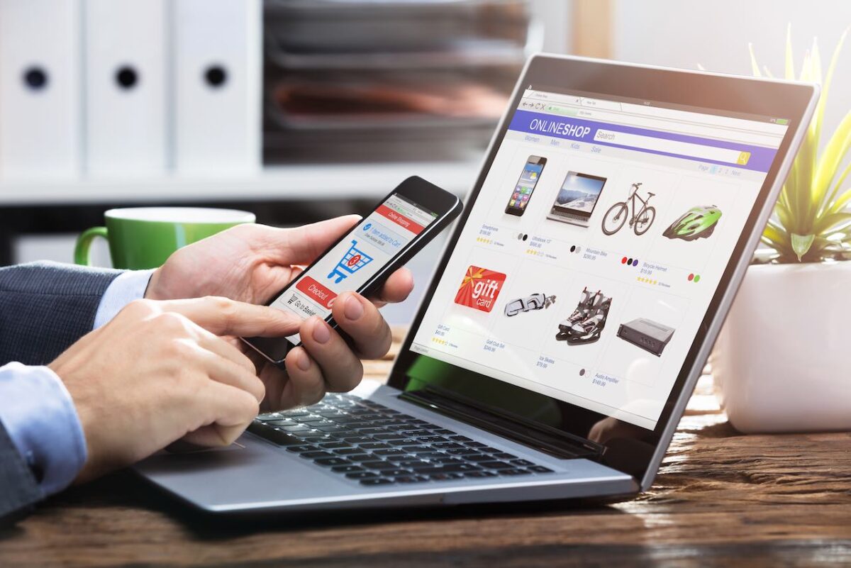 Póngase trucha con las compras por internet Es mejor que blinde su computador o celular con un buen antivirus que bloquee las artimañas de los delincuentes. Invierta unos buenos pesos, sobre todo si acostumbra a hacer transacciones de dinero en línea.