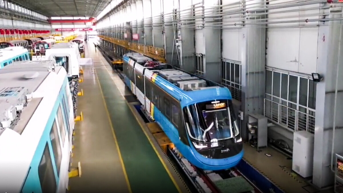 Regiotram se abre paso: tren eléctrico regional que conectará con TM y el metro Ya arrancaron las obras de Regiotram de Occidente en Bogotá, se trata de un tren eléctrico que conectará a Funza, Madrid, Mosquera y Facatativá con la capital del país. Además, el transporte tendrá conexión con TransMilenio y el metro.