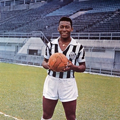 Se agravó la salud de Pelé y preocupa a sus seguidores De acuerdo con lo indicado por el centro médico y los familiares de Pelé, el astro brasilero pasará la navidad internado junto a sus familiares cercanos.