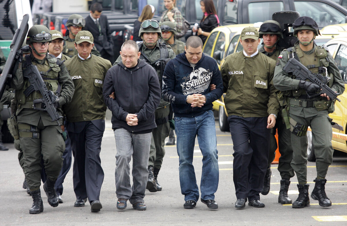 Se le complica la salida de la Picota a temido cabecilla de la 'Oficina de Envigado' Luego de que se conociera que José Leonardo Muñoz, alias 'Douglas', sería liberado tras haber sido designado como gestor de paz en el marco de la llamada Paz Total del presidente Gustavo Petro, su salida de la cárcel La Picota se ha dilatado por la mala voluntad de varios de los grupos delincuenciales llamados a este acuerdo, luego de que 6 militares fallecieran en un horrible atentado a una base militar en el Cauca.