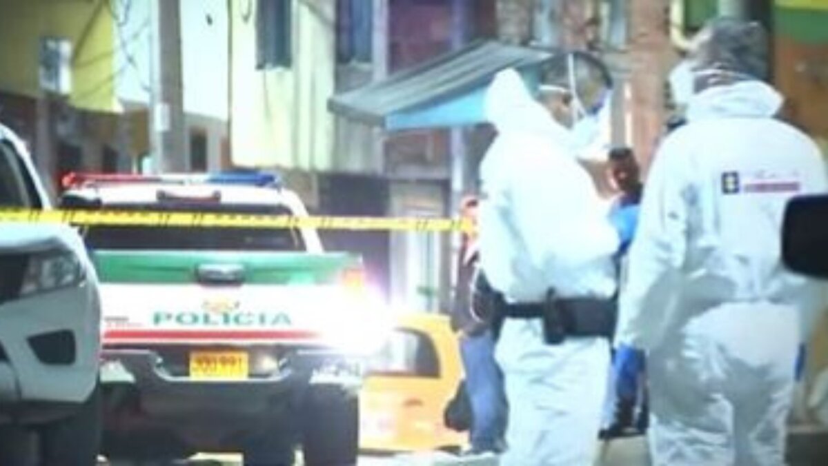 Sicariato en San Cristóbal: hombre fue ultimado a bala cuando iba para su casa 1 Sicariato en San Cristóbal: hombre fue ultimado a bala cuando iba para su casa Las calles del barrio Juan Rey de la localidad de San Cristóbal amanecieron manchadas de sangre, pues sobre las nueve de la noche de este lunes dos sicarios en moto mataron a un hombre de aproximadamente 32 años.