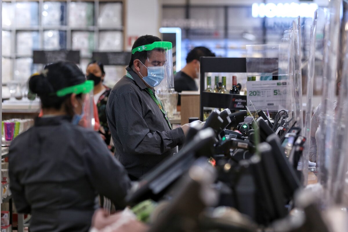 Termine el año con camello: más de 3.000 vacantes lo esperan Si está buscando camello esta es su oportunidad, pues en el centro comercial El Edén se lleva a cabo una feria laboral en la que hay más de 3.000 vacantes para bachilleres, técnicos, tecnólogos y profesionales.