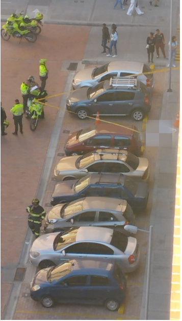 Tragedia en Soacha: menor de edad se lanzó de un sexto piso Los habitantes del barrio Ciudad Verde, del municipio de Soacha, amanecieron con una lamentable noticia. Un menor de edad se lanzó de un sexto piso en un conjunto residencial de la zona.
