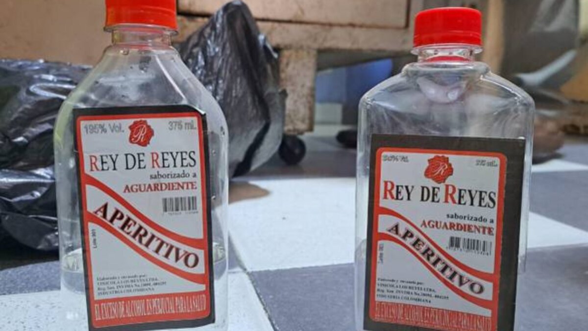 Van 7 muertes por el licor adulterado 'Rey de reyes’ Cabe resaltar que este alcohol puede generar&nbsp;ceguera, estado de coma y, como en estos casos, fallas respiratorias y la muerte.