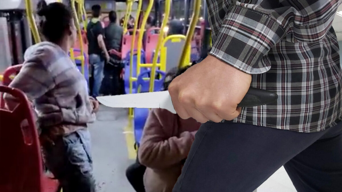 Vil atraco en Sitp deja dos heridos en Ciudad Bolívar Un violento atraco fue registrado en video luego de que varios sujetos se subieran a un bus de transporte público y robando a una mujer terminaron disparándole a otro pasajero en el brazo, el hombre herido fue trasladado al centro médico más cercano.