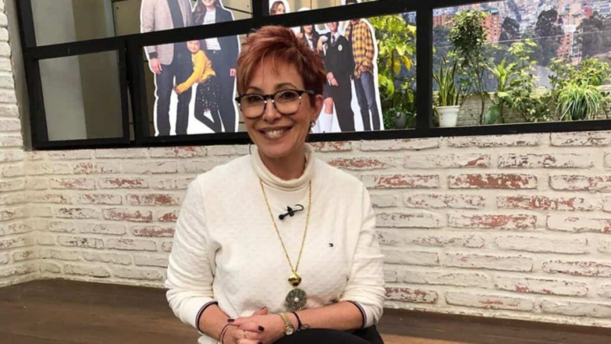 Actriz colombiana denunció que la estafaron al comprar el Soat 4 Actriz colombiana denunció que la estafaron al comprar el Soat La reconocida actriz y presentadora Yaneth Waldman, por medio de sus redes sociales, indicó que la tumbaron cuando intentó pagar el Soat de su carro.