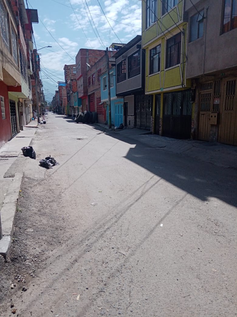 Asesinan a 'Puchis' en La Playa Q'HUBO pudo conocer frente a este nuevo homicidio que la víctima fue identificada como Wílmer Santiago Poveda, y que los hechos que son materia de investigación se presentaron en la Calle 60D sur con Carrera 18, en el barrio La Playa, sobre la tarde del lunes.