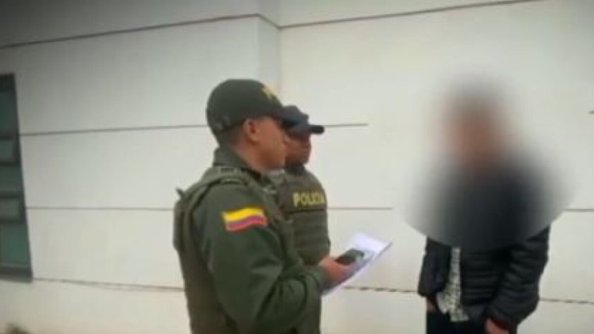 Capturan en Soacha al asesino de un menor de 15 1 Capturan en Soacha al asesino de un menor de 15 Tras semanas de búsqueda, este lunes en horas de la noche fue capturado el asesino de un menor de tan solo 15 años. El sujeto era buscado por las autoridades, luego de que el pasado 28 de noviembre en medio de un atraco apuñalara al menor y le quitara la vida.