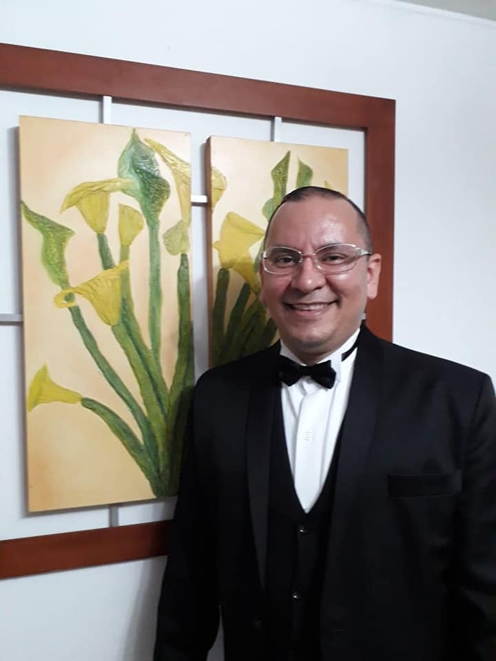 Atroz crimen de médico: fue apuñalado y lanzado a un abismo 6 Atroz crimen de médico: fue apuñalado y lanzado a un abismo Los gritos del auxilio de un médico permitieron que fuera rescatado, pero luego de ser trasladado hasta un centro médico falleció en medio de una operación.