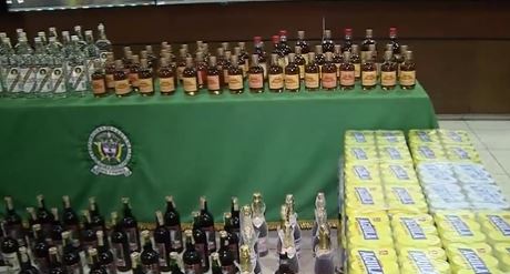 Nueva incautación de trago chimbo en Bosa y Soacha Continúan los operativos contra el licor adulterado en Bogotá y Soacha, las autoridades lograron incautar&nbsp;más de 7 mil botellas de trago chimbo en las últimas horas.