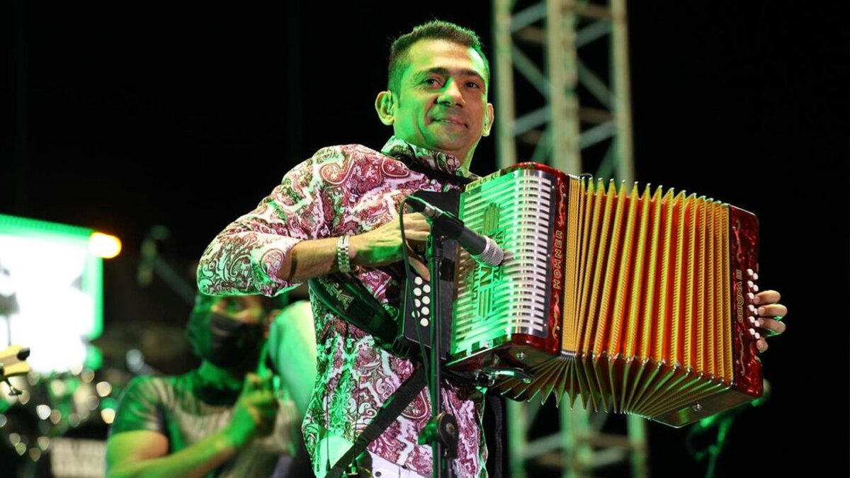 "Dios convierte el lamento en baile": acordeonero se volvió cristiano y dejó el licor El reconocido artista Iván Zuleta&nbsp;hizo público el cambio de su estilo de vida y le contó a sus fans lo que lo llevó a convertirse en cristiano y dejar los excesos en el pasado.