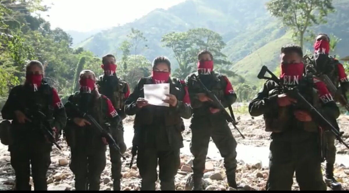 Eln decreta cese al fuego unilateral desde el 24 diciembre El Ejército de Liberación Nacional (ELN) anunció este lunes un cese al fuego unilateral en el país, el cual empezará a operar desde las 6 de la mañana del 24 de diciembre de 2022 hasta las 6 de la mañana del 2 de enero de 2023.